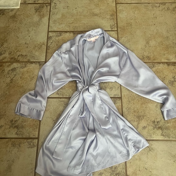 Vs robe! - Picture 1 of 4